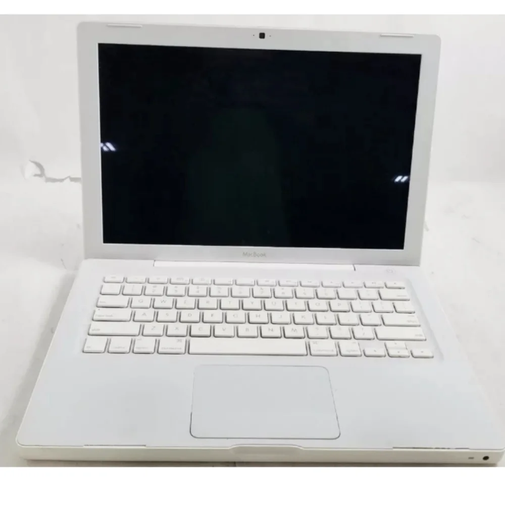 Apple MacBook 13inch Intel Core 2 Duo off-white laptop computer snow leopard